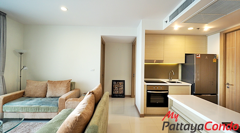 Riviera Wong Amat Condo For Rent – RW09R