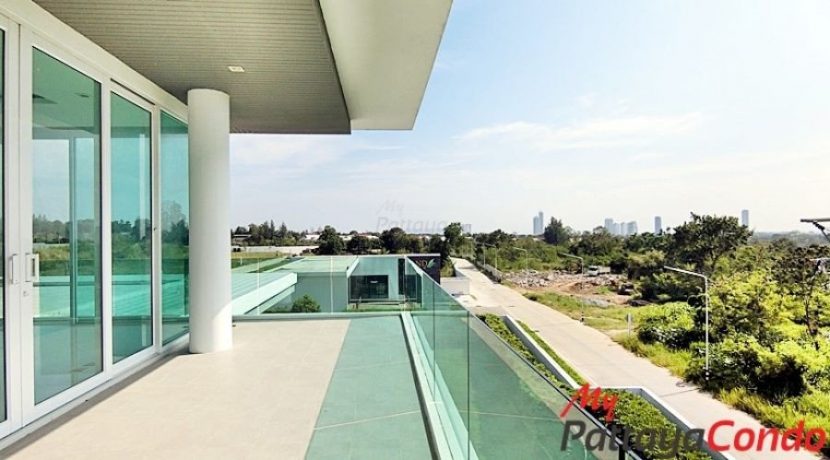 The Grand Paradise Pool Vialla For Sale at East Pattaya 4 Bedroom - HE0005