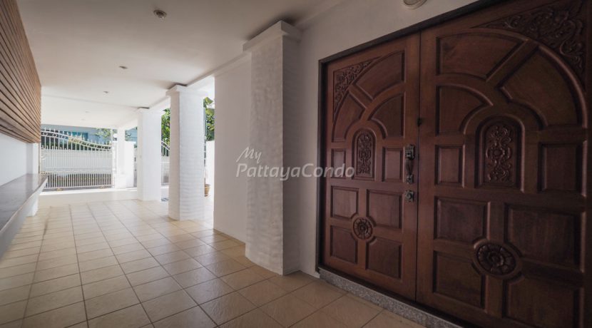 Paradise Villa 3 Pool Villas For Sale in East Pattaya 5 Bedroom - HEPRV301