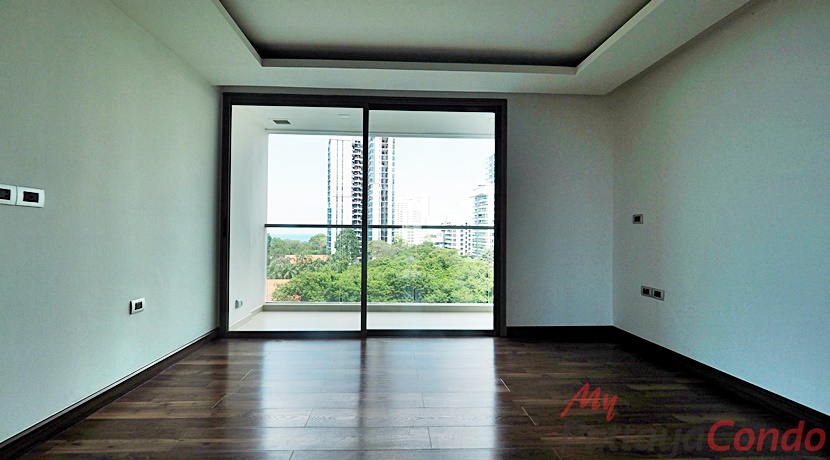 The Peak Towers Pattaya Condo at Pratumnak Hill Studio Bedroom With Pool & Partial Sea Views - PEAKT42