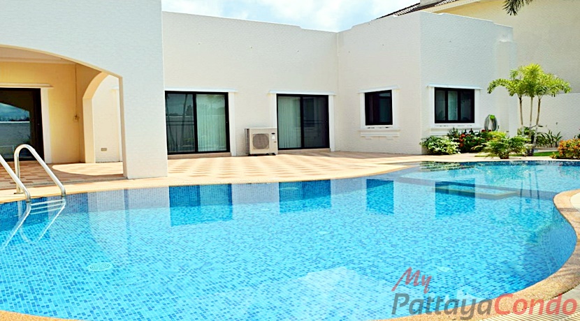 Santa Maria East Pattaya Pool Villa For Rent – HESM02R