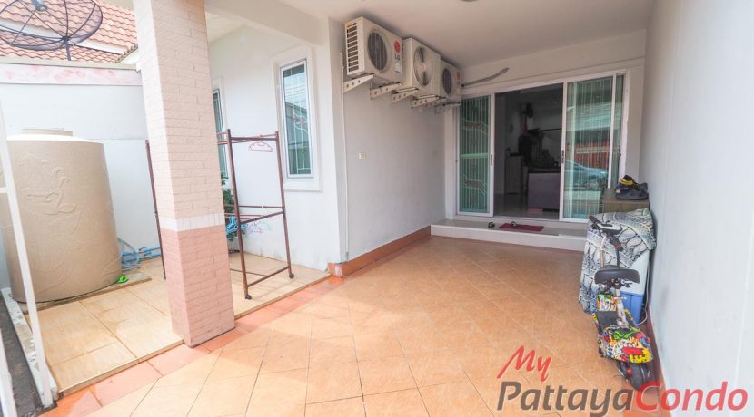 Chokchai Village 7 in East Pattaya Townhouse For Sale & Rent 2 Bedroom - HECCV701