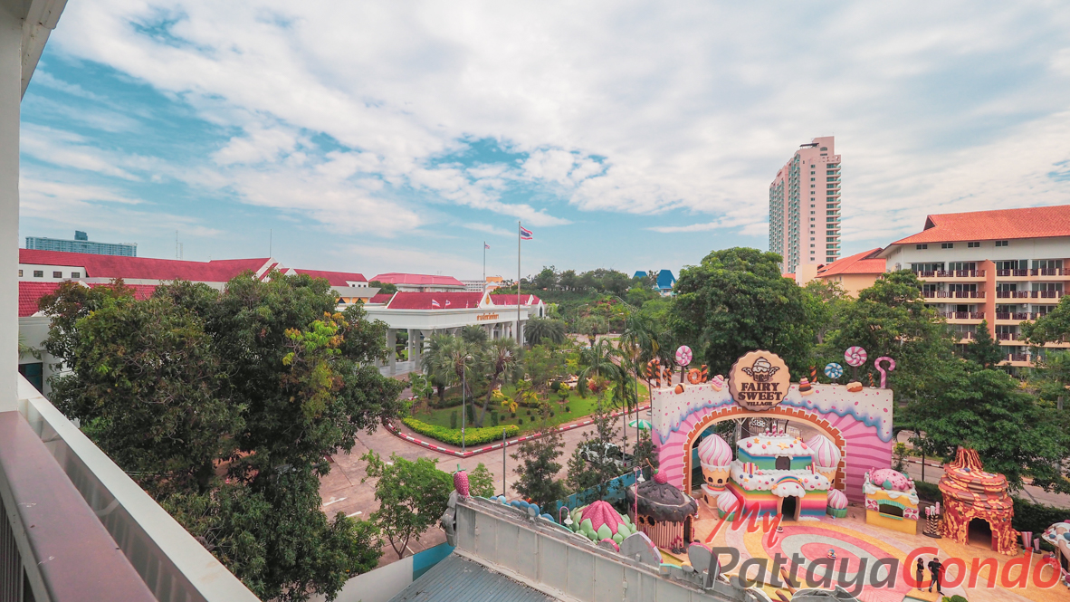 Treetops Pattaya Condo For Sale – TT25