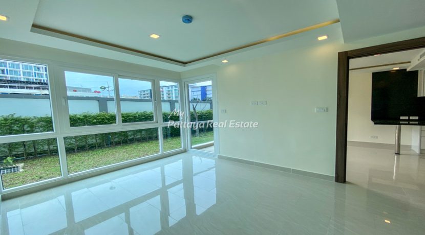 Grand Avenue Residence Pattaya For Sale & Rent  Bedroom With Garden Views - GRAND170