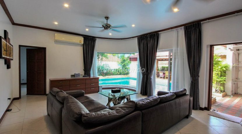 Villa Pratumnak Cozy Beach For Sale with Private Pool - HPVPC01