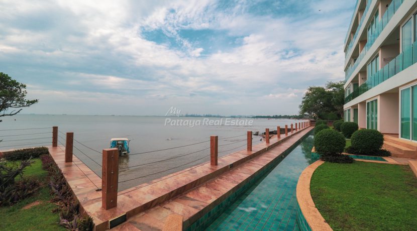 Paradise Ocean View Beachfront Condo Pattaya