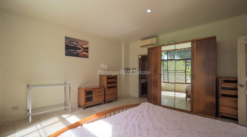 Bay View Resort Beach Pattaya Condo For Sale 2 Bedroom with Partial Sea Views - BVR02