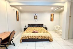 Baan Suan Neramit House For Sale & Rent 4 Bedroom in East Pattaya - HEBSN02