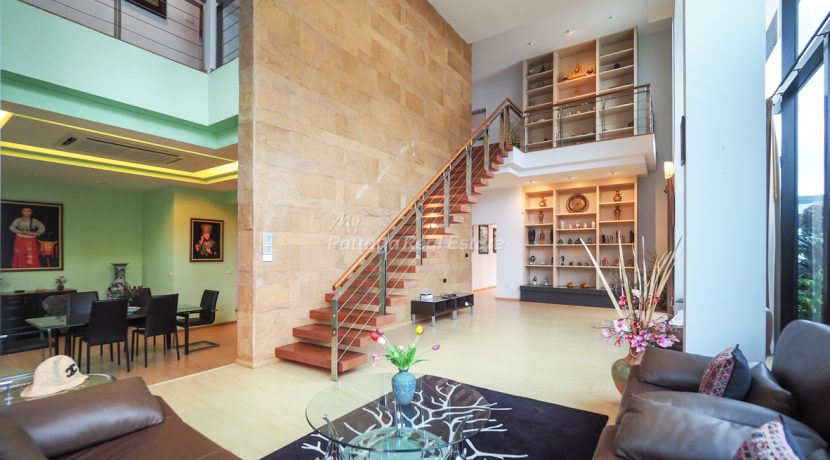 Elegant House For Sale 3 Bedrooms in East Pattaya Close to Sukhumvit Road With Private Pool - HELH01
